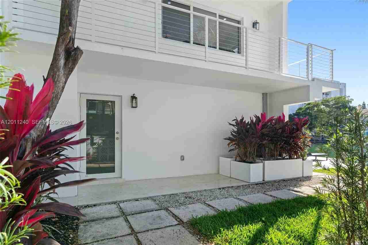7286 Gary Ave - Photo 4 of 50
