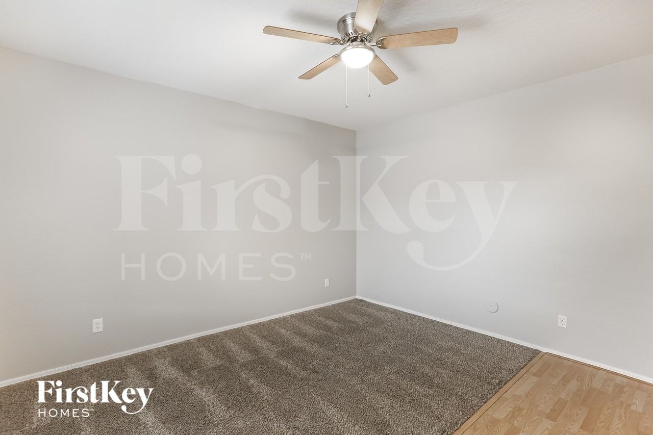 17458 W Hilton Ave - Photo 2 of 15