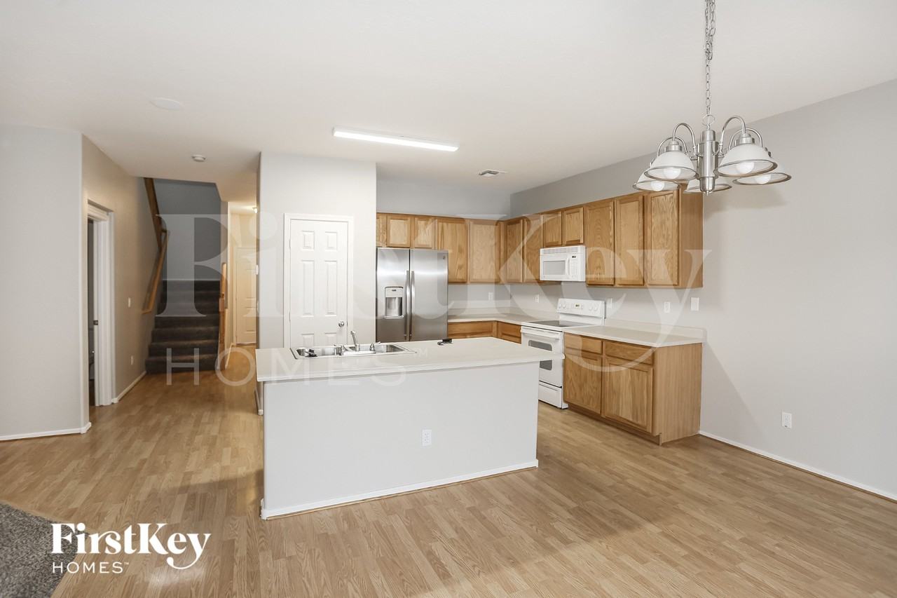 17458 W Hilton Ave - Photo 4 of 15