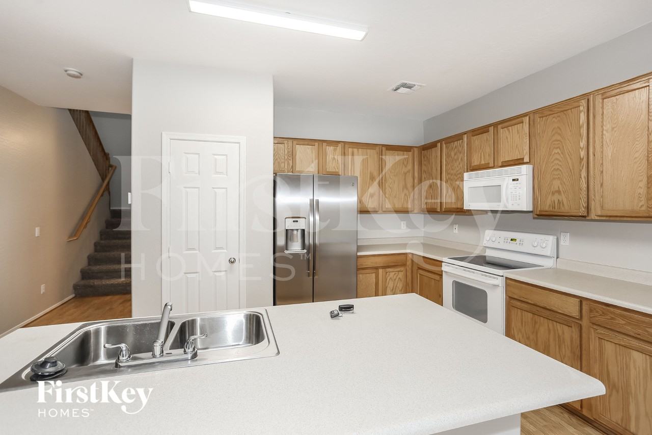 17458 W Hilton Ave - Photo 6 of 15