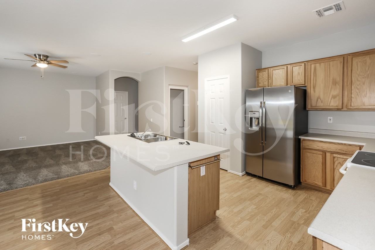 17458 W Hilton Ave - Photo 7 of 15