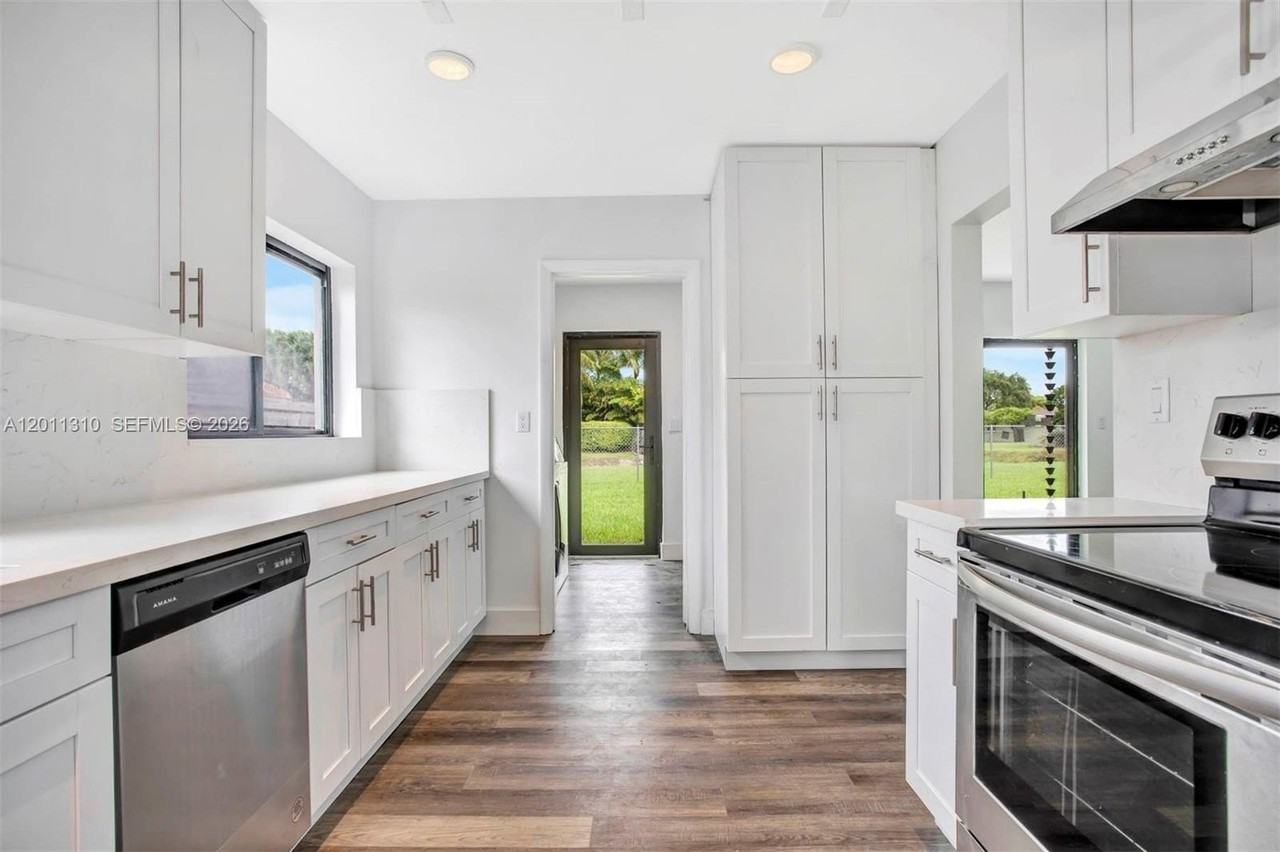 8931 Sw 182nd Ter - Photo 4 of 20