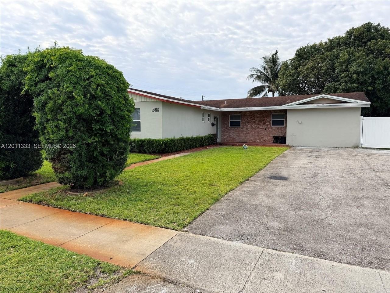 4350 Nw 14th St - Photo 3 of 19