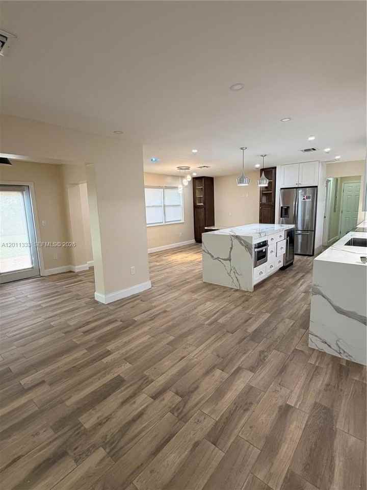 4350 Nw 14th St - Photo 5 of 19