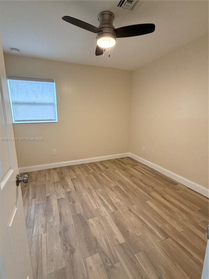 4350 Nw 14th St - Photo 7 of 19