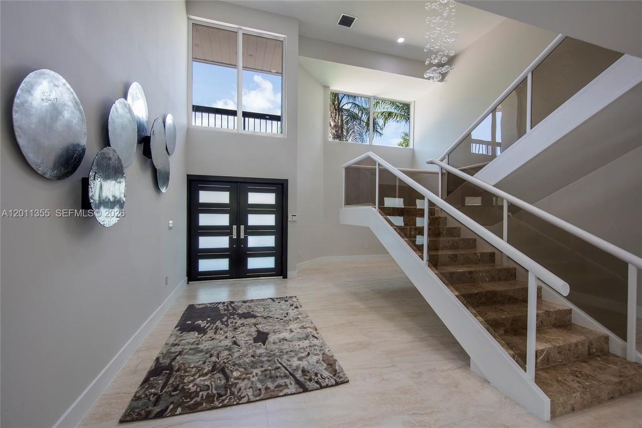 413 Santurce Ave - Photo 3 of 13