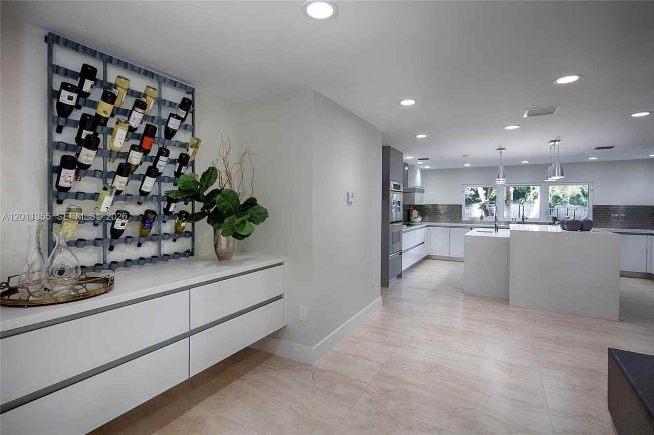 413 Santurce Ave - Photo 5 of 13