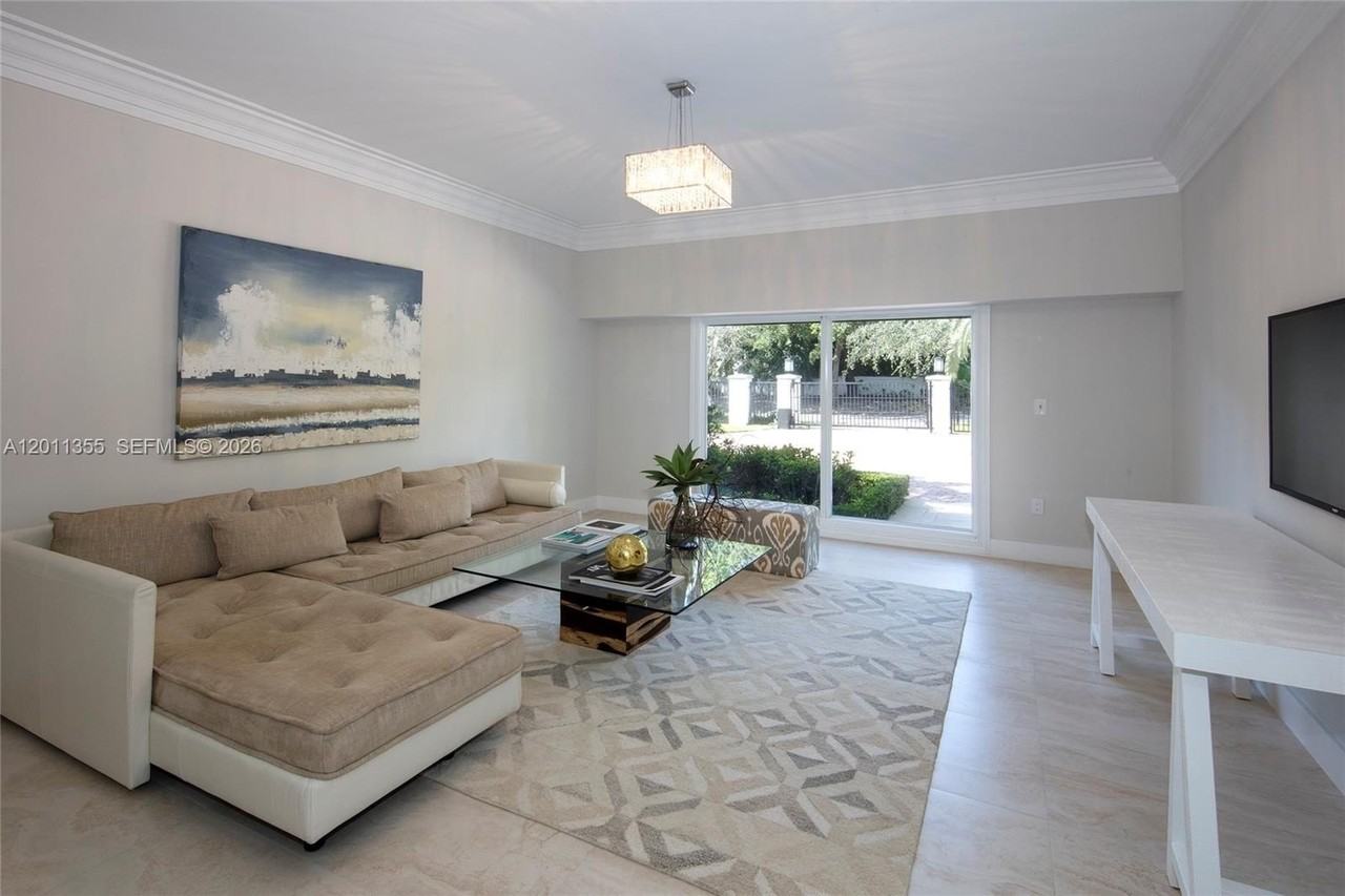 413 Santurce Ave - Photo 7 of 13