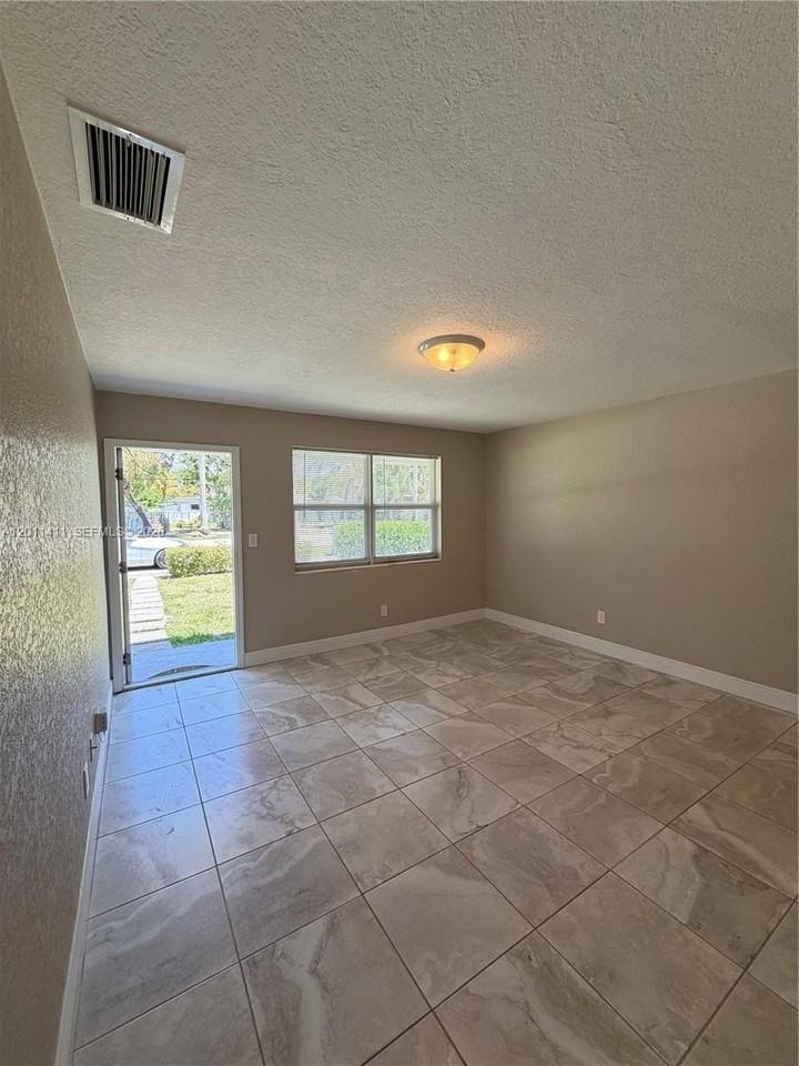 9250 Sw 168th St #9252 - Photo 5 of 15