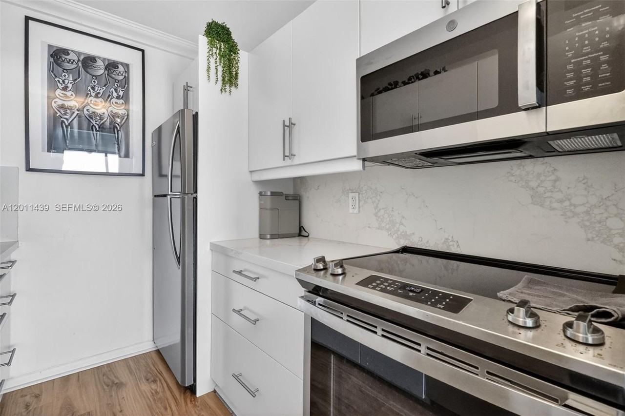 2350 Ne 135th St #901 - Photo 6 of 17