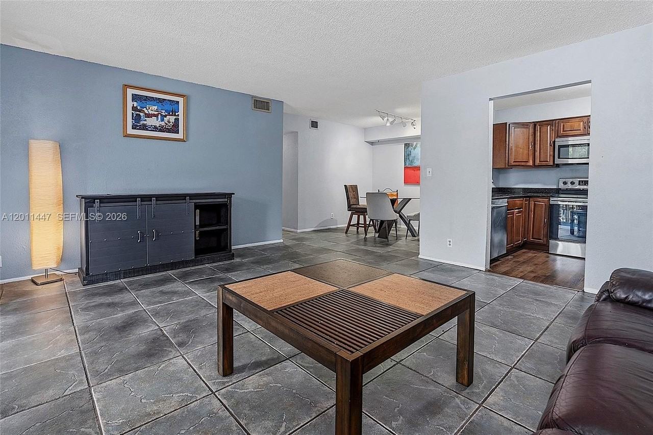 3083 N Oakland Forest Dr #206 - Photo 4 of 50