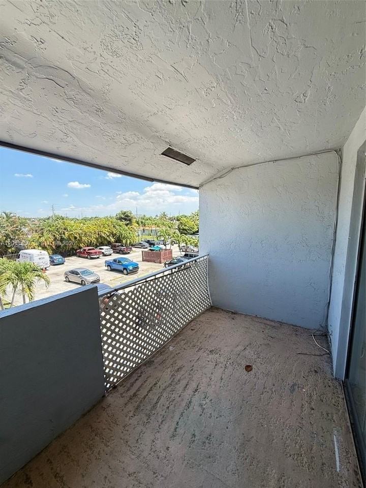 1755 W 60th St #D312 - Photo 6 of 26