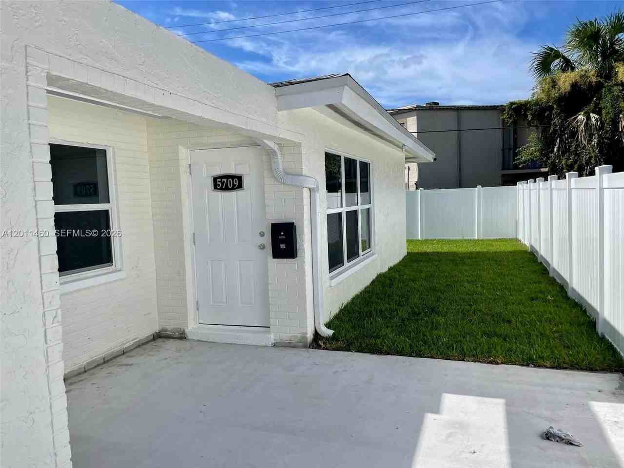 5719 Nw 28th St #5719 - Photo 5 of 37