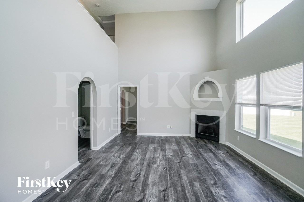 3253 Kady Ln - Photo 4 of 15