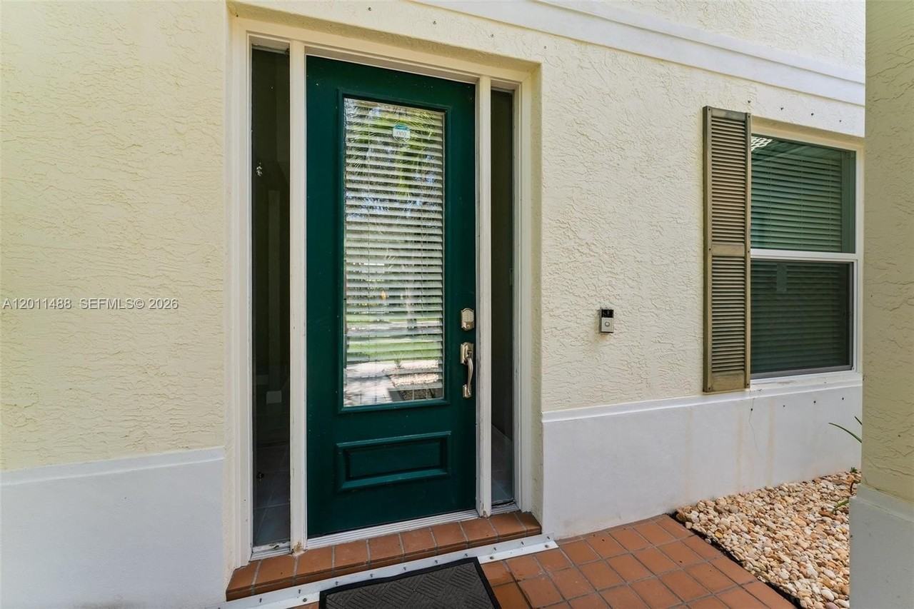 1019 Egret Cir N - Photo 2 of 44