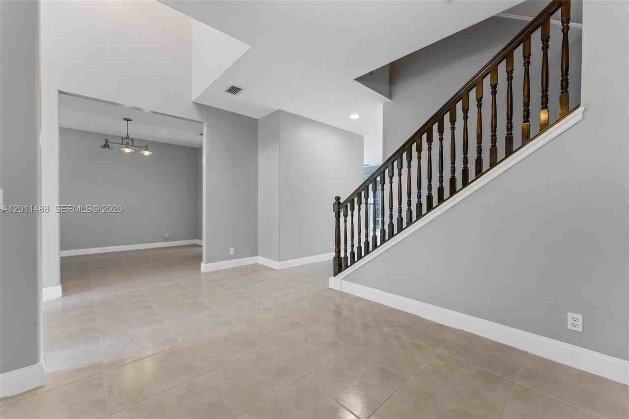 1019 Egret Cir N - Photo 6 of 44