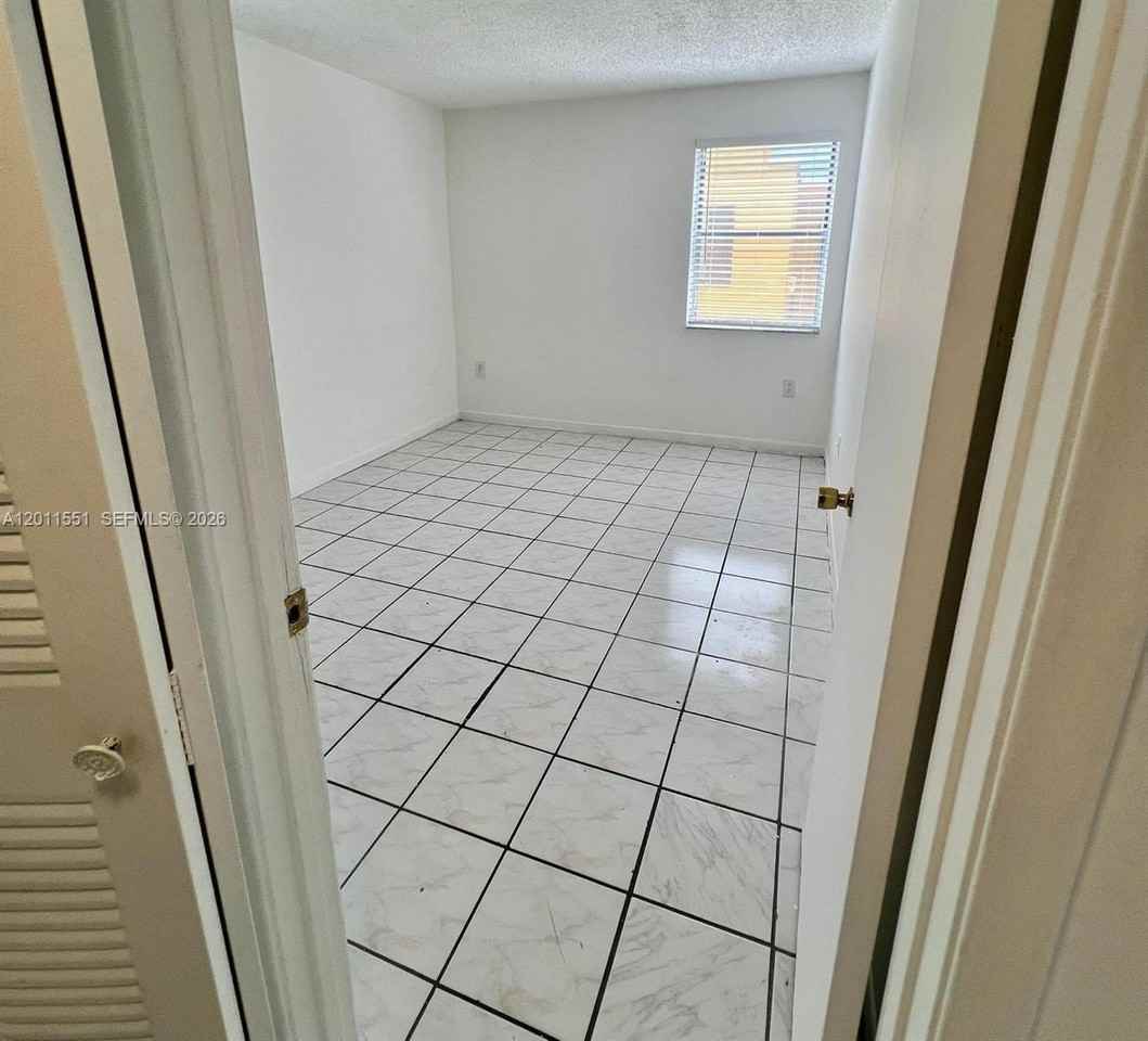 516 Nw 114th Ave #101 - Photo 5 of 15