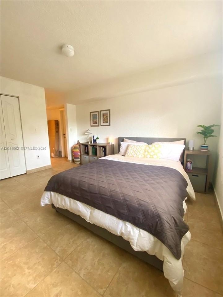 445 Sw 11th St #107 - Photo 3 of 10