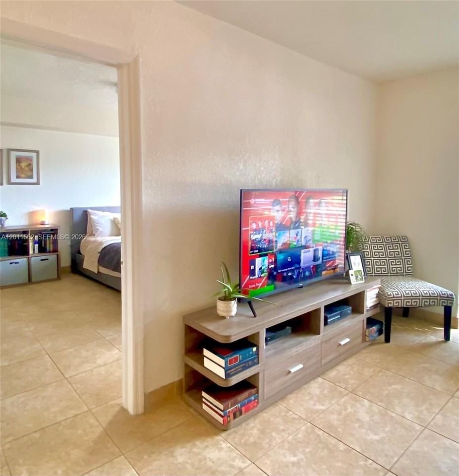 445 Sw 11th St #107 - Photo 4 of 10