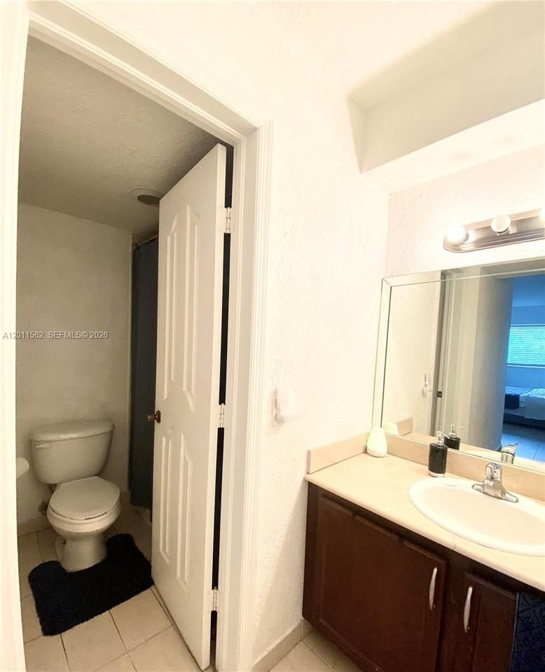 445 Sw 11th St #107 - Photo 6 of 10