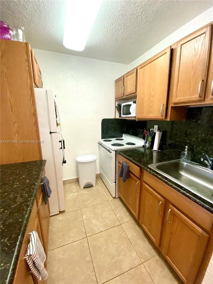 445 Sw 11th St #107 - Photo 7 of 10