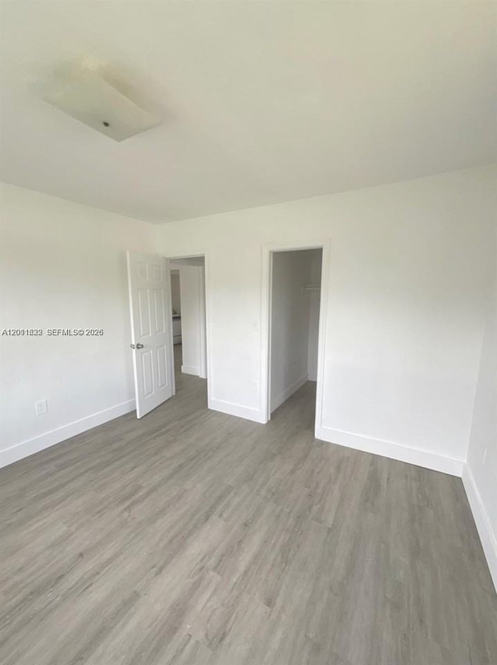 2410 Nw 11th St #A - Photo 3 of 9