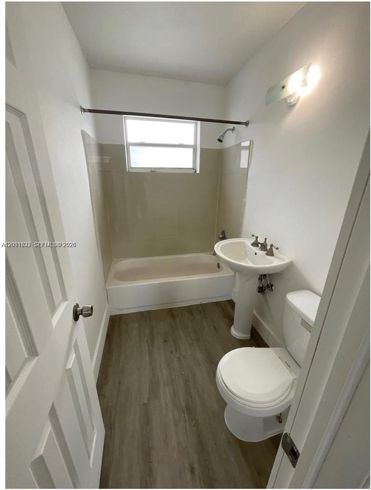 2410 Nw 11th St #A - Photo 5 of 9