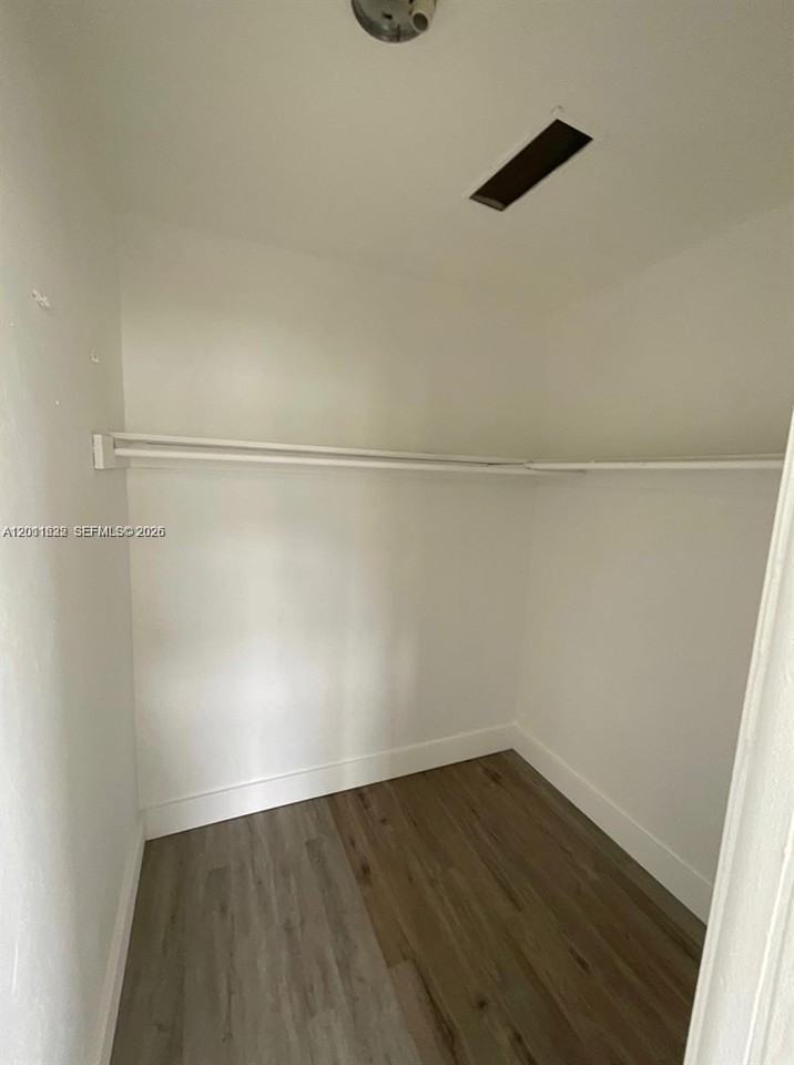2410 Nw 11th St #A - Photo 7 of 9
