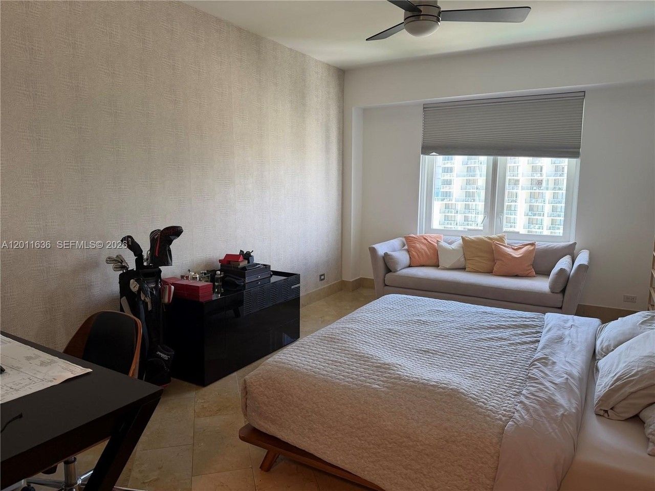 2301 Collins Ave #PH5 - Photo 4 of 10