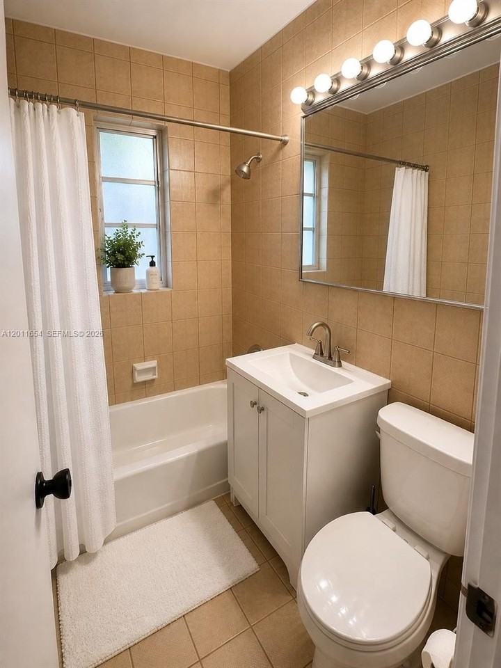 6466 Sw 14th St - Photo 5 of 10