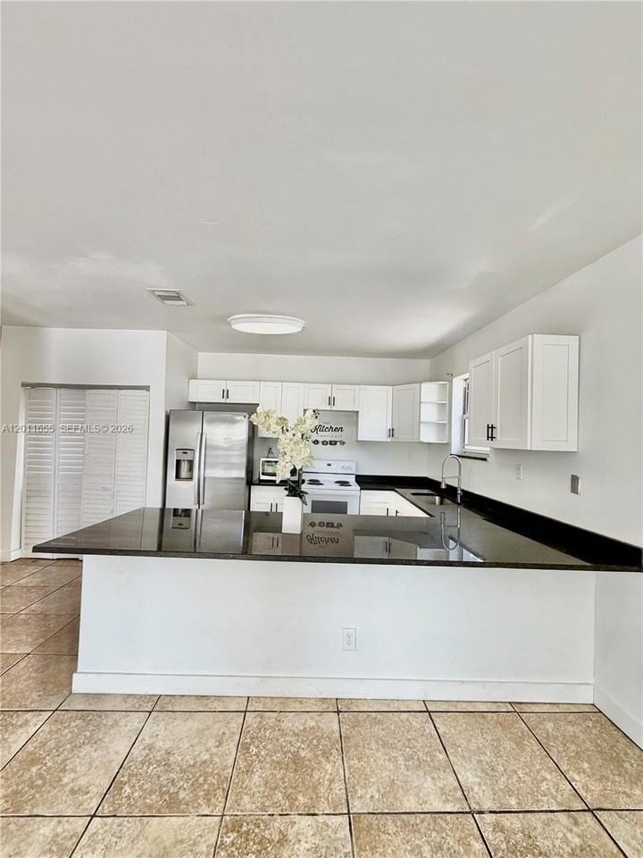 1201 Ne 6th Ave #1201 - Photo 3 of 21
