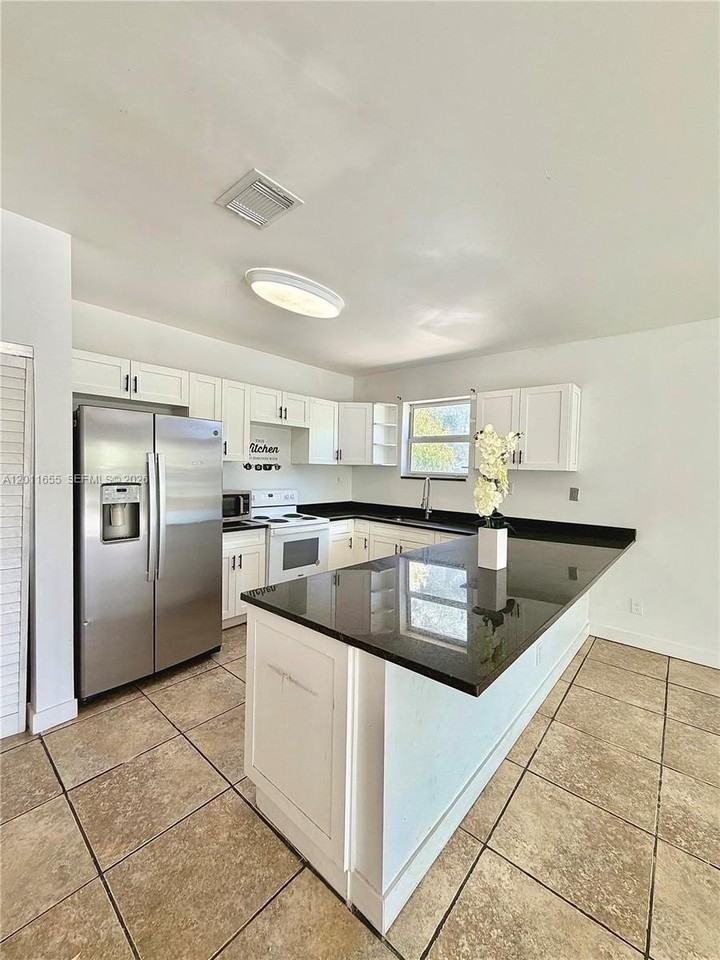 1201 Ne 6th Ave #1201 - Photo 4 of 21