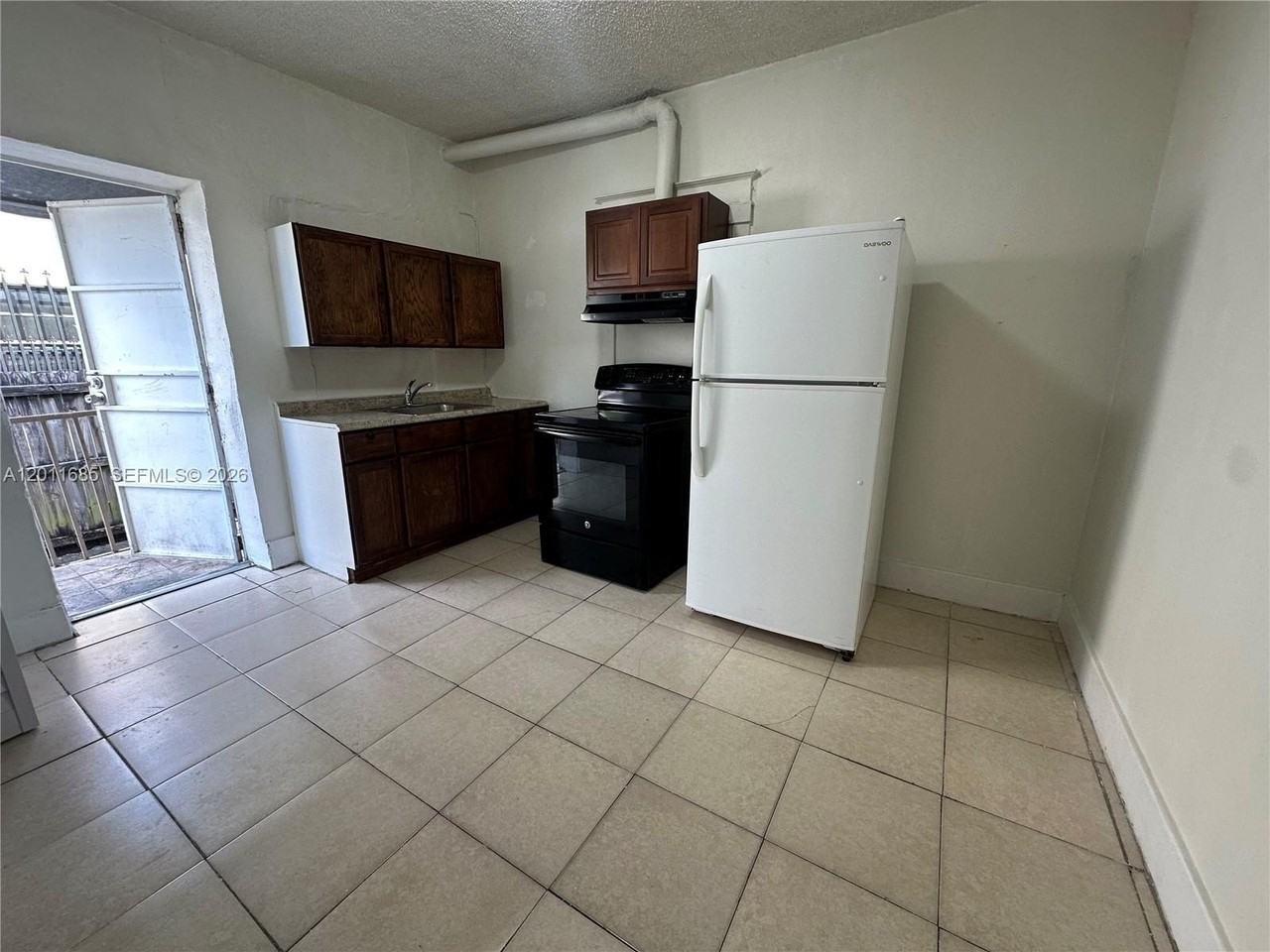 1767 Nw 5th St #3 - Photo 2 of 9