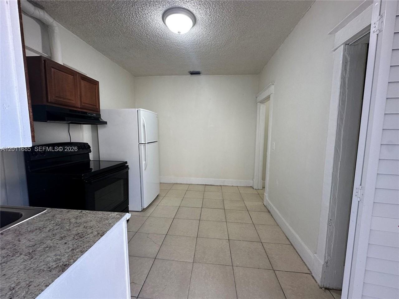 1767 Nw 5th St #3 - Photo 3 of 9