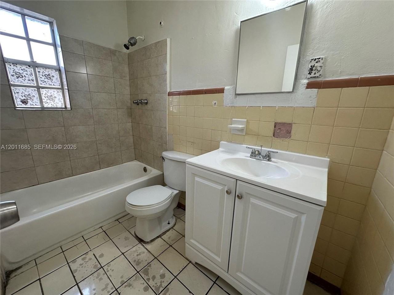 1767 Nw 5th St #3 - Photo 6 of 9