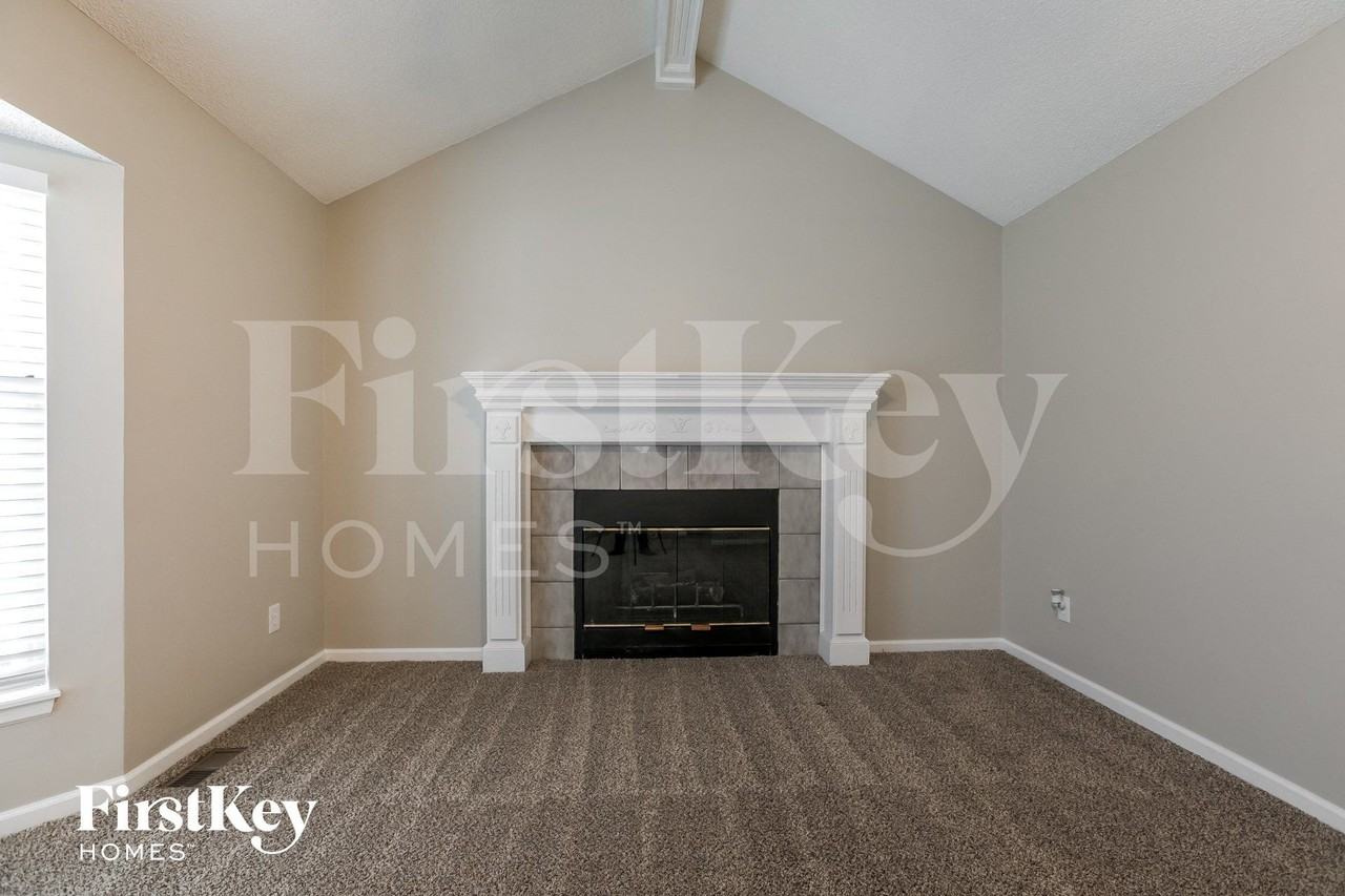 1529 Ne Auburn Dr - Photo 3 of 15