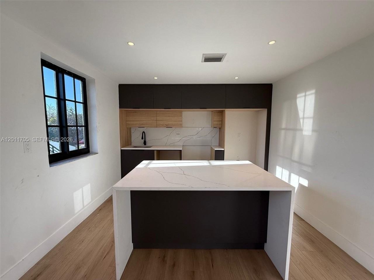 1716 Sw 11th St #4 - Photo 5 of 12