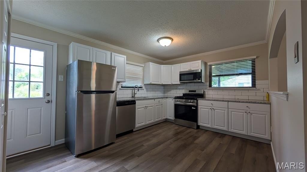 809 Jacobs Ln - Photo 4 of 15