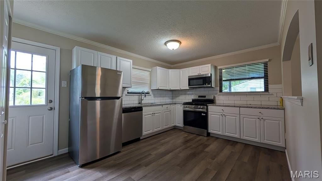 809 Jacobs Ln - Photo 5 of 15