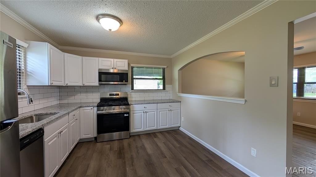 809 Jacobs Ln - Photo 7 of 15
