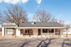301 W Laurel St - Photo 1 of 1