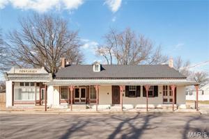 featured image of 301 W Laurel St