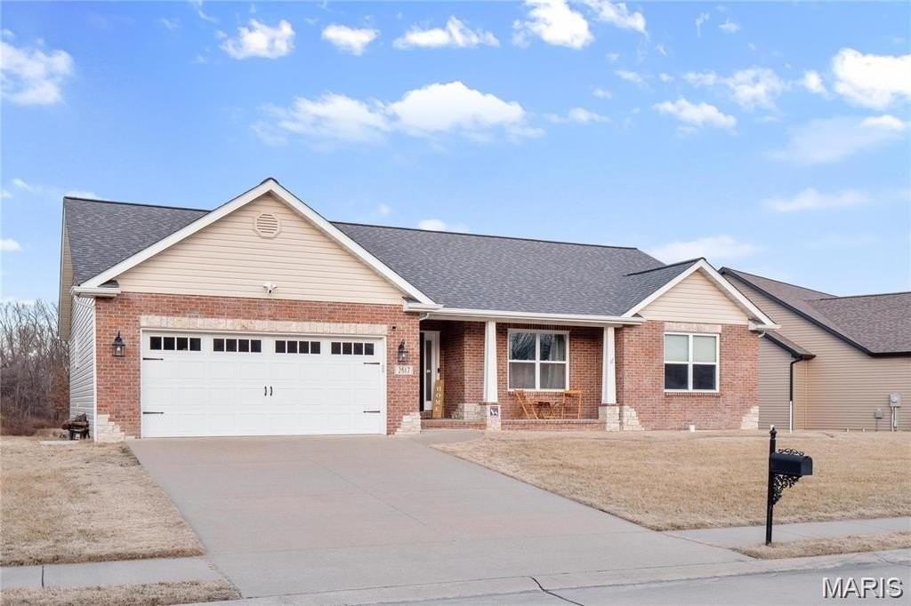 2617 Lauren Lake Dr - Photo 2 of 35