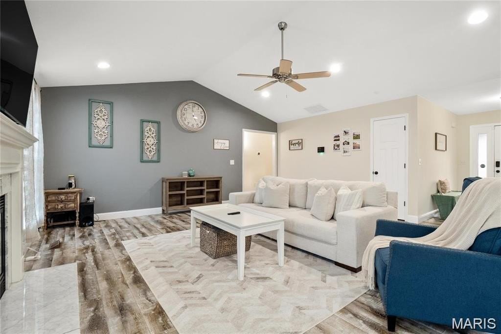 2617 Lauren Lake Dr - Photo 4 of 35