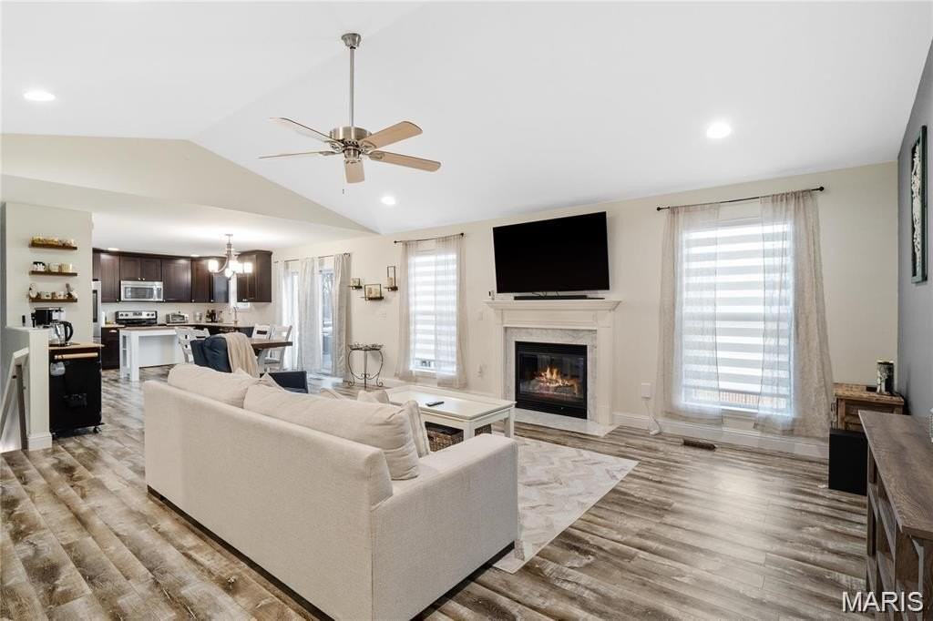 2617 Lauren Lake Dr - Photo 5 of 35