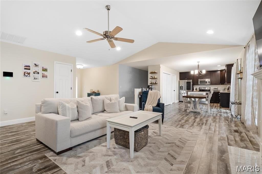 2617 Lauren Lake Dr - Photo 6 of 35