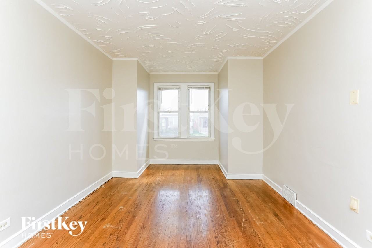 8106 S Maplewood Ave - Photo 6 of 16