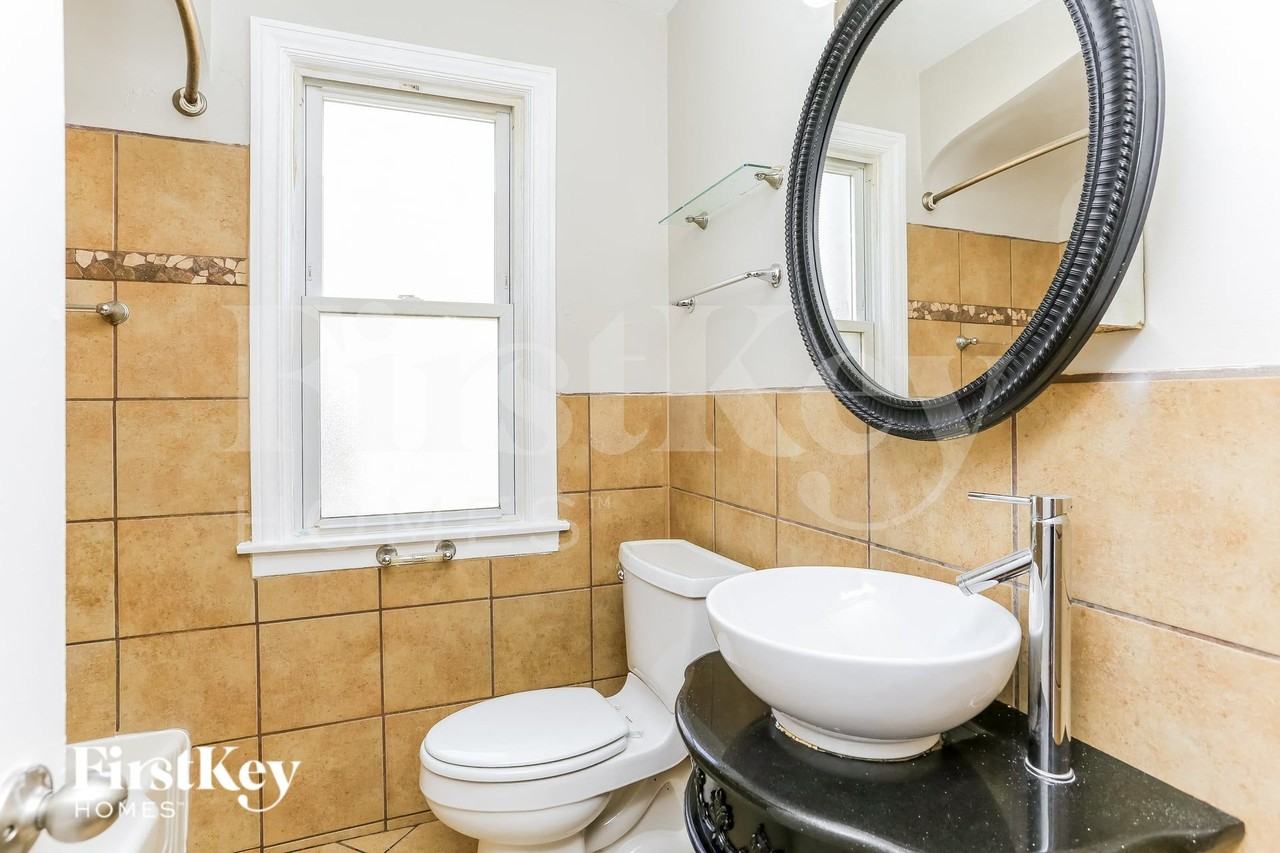 8106 S Maplewood Ave - Photo 7 of 16