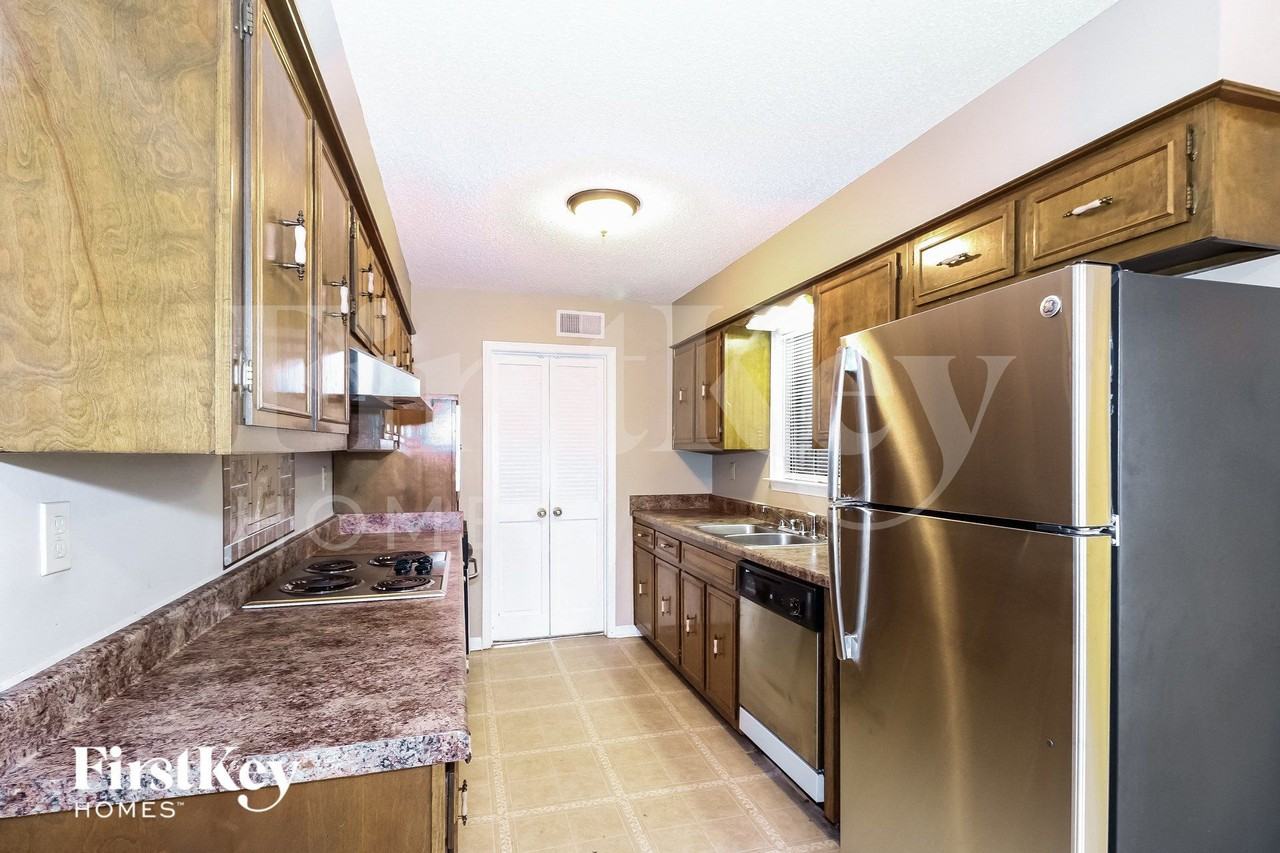 8093 Cinders Rd - Photo 5 of 15