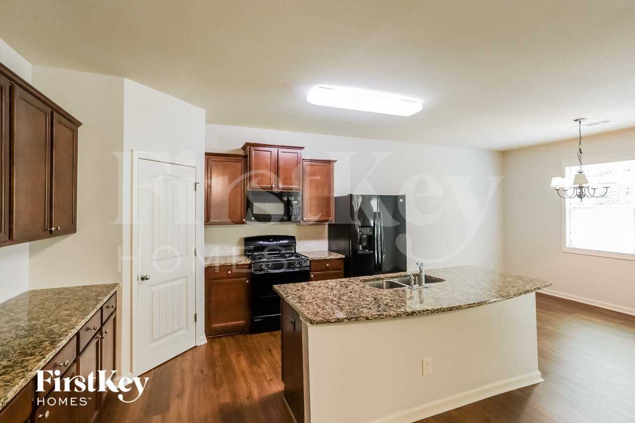 7768 Old Thyme Rd - Photo 4 of 15